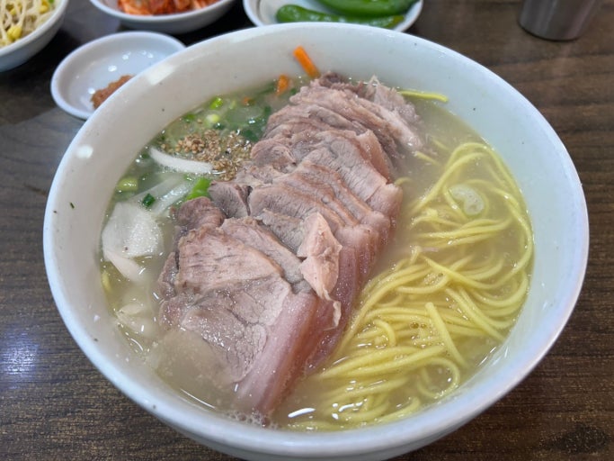 Gogi-guksu (Pork Noodle Soup)