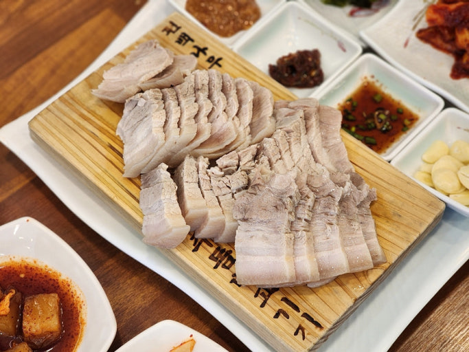 Dombe-gogi (Sliced Boiled Pork)