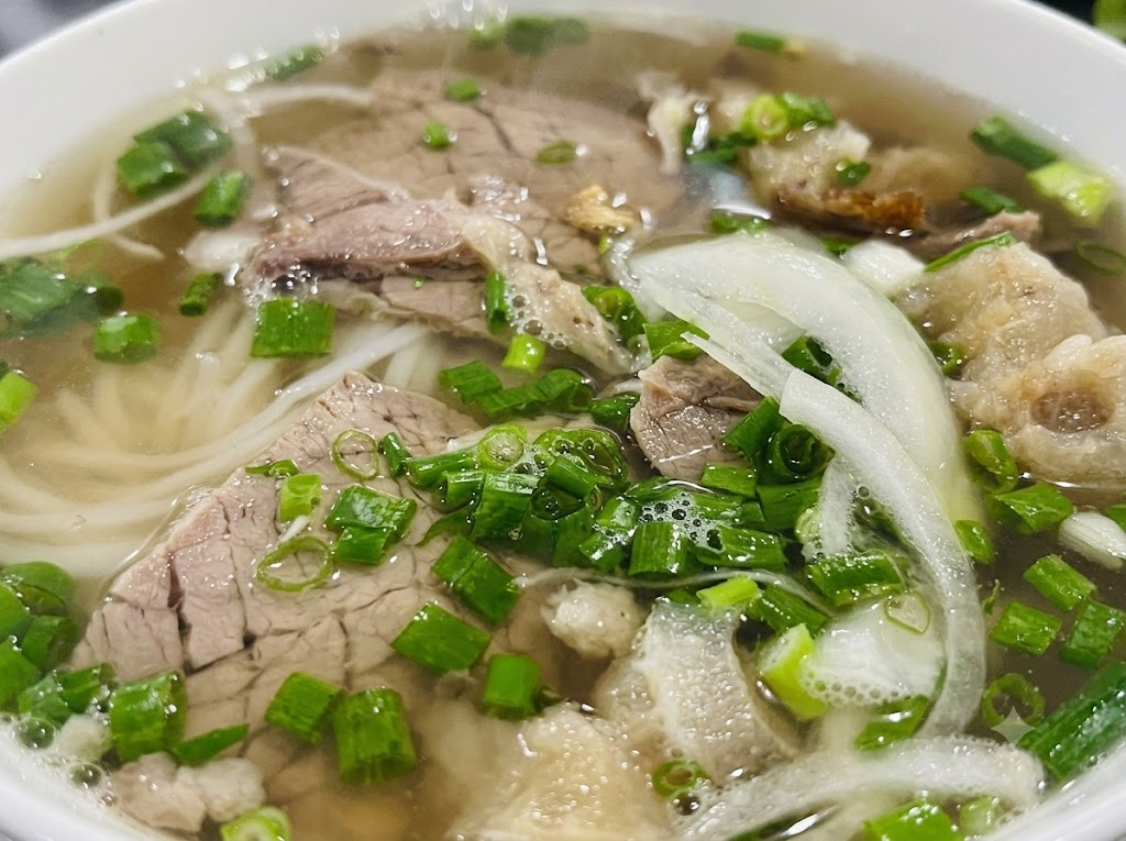 Pho Bo Sai Gon (Saigon-Style Beef Noodle Soup)